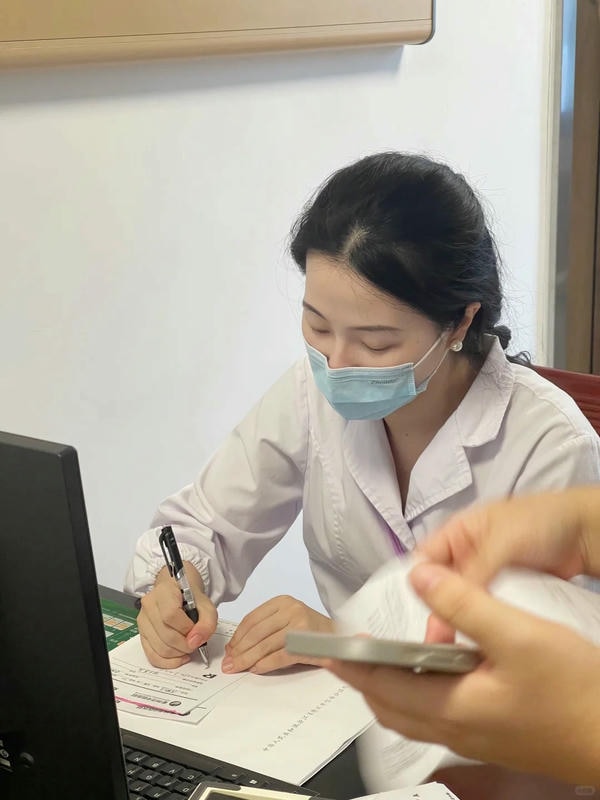 hình ảnh bác sĩ khám bệnh 20