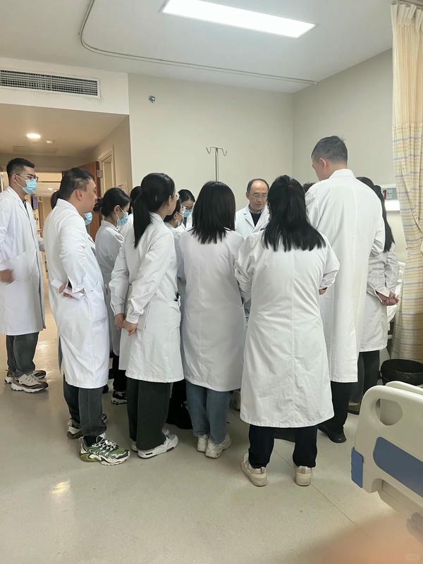 hình ảnh bác sĩ khám bệnh 25