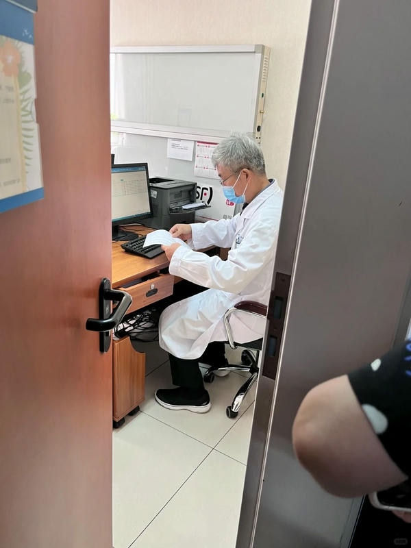 hình ảnh bác sĩ khám bệnh 28