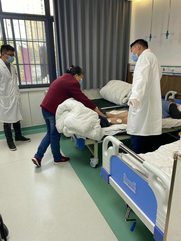 hình ảnh bác sĩ khám bệnh 7