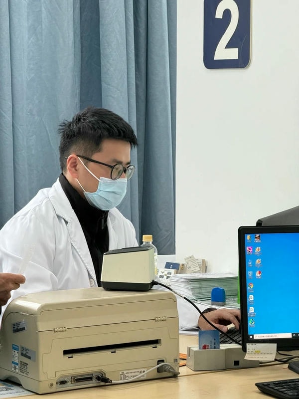 hình ảnh bác sĩ khám bệnh 8