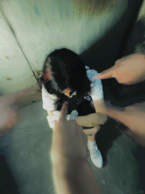 hình ảnh bạo lực học đường 18