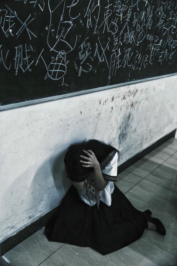 hình ảnh bạo lực học đường 2