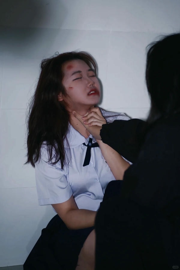 hình ảnh bạo lực học đường 9