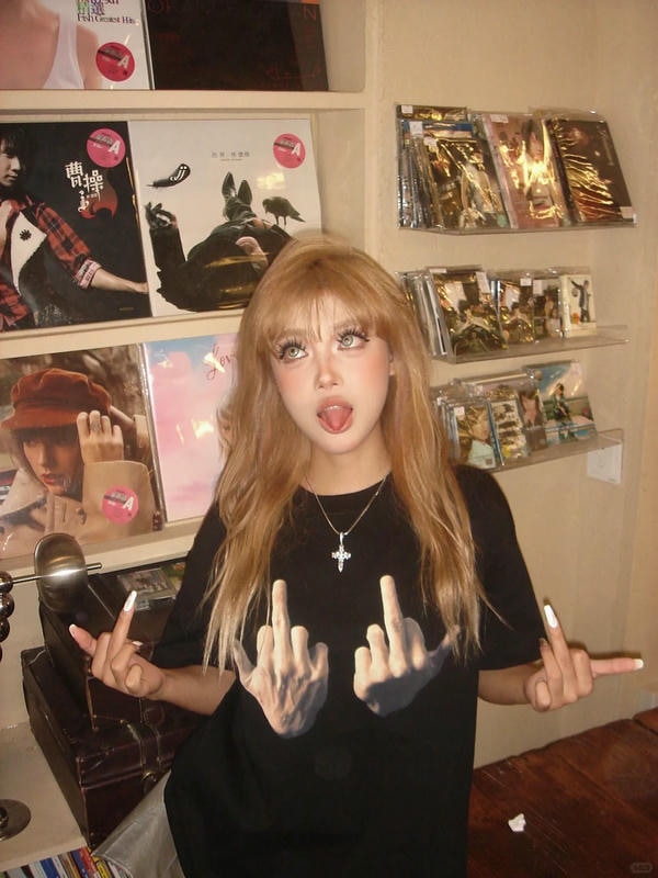 hình ảnh chỉ ngón tay giữa