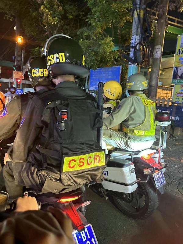 hình ảnh công an giao thông bắt xe