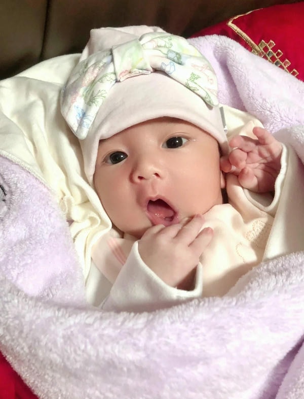 hình ảnh em bé sơ sinh dễ thương 14