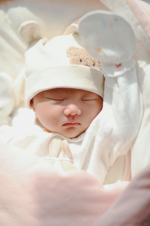 hình ảnh em bé sơ sinh dễ thương 15