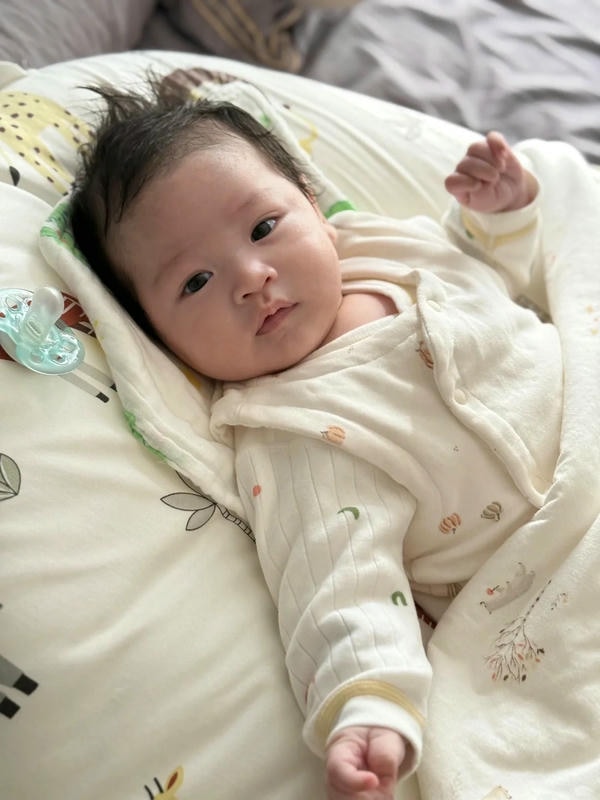 hình ảnh em bé sơ sinh dễ thương 22