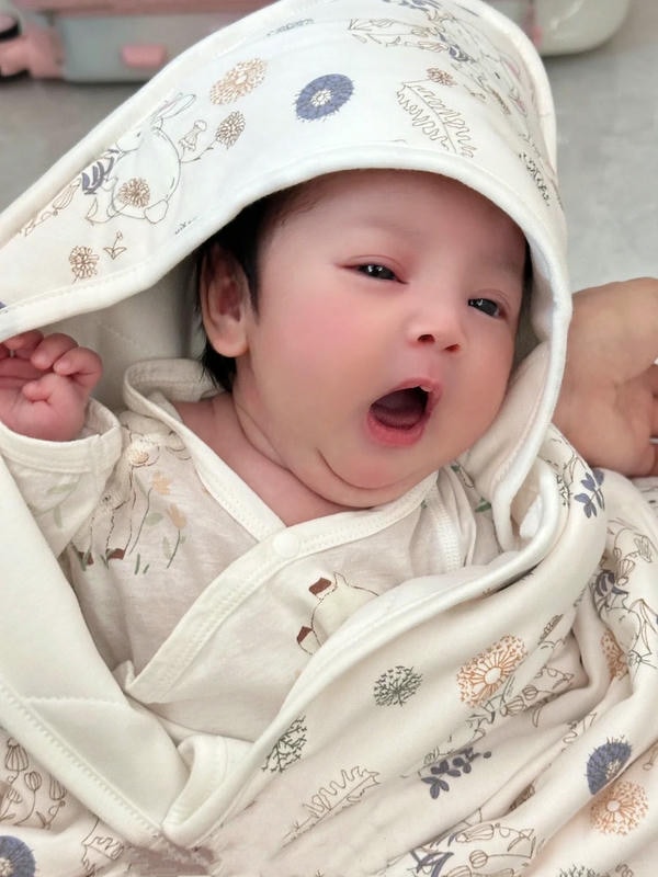 hình ảnh em bé sơ sinh dễ thương 26