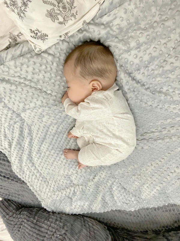hình ảnh em bé sơ sinh dễ thương 29