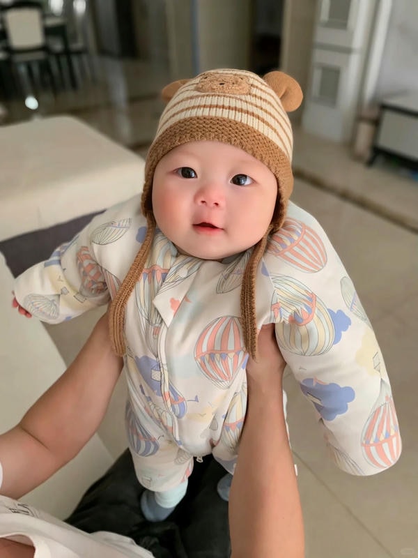 hình ảnh em bé sơ sinh dễ thương 32