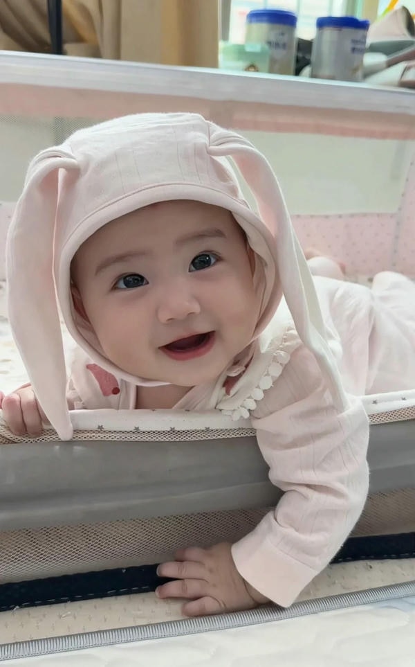 hình ảnh em bé sơ sinh dễ thương 33