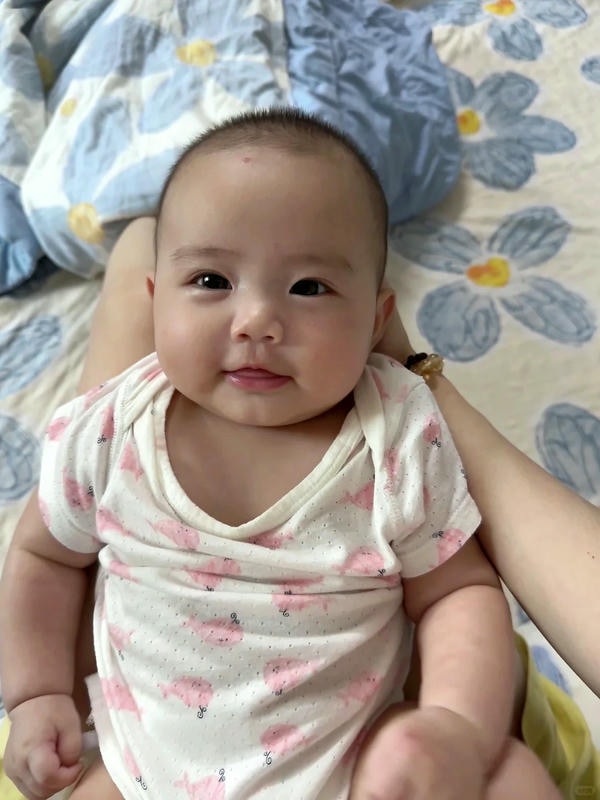 hình ảnh em bé sơ sinh dễ thương 34