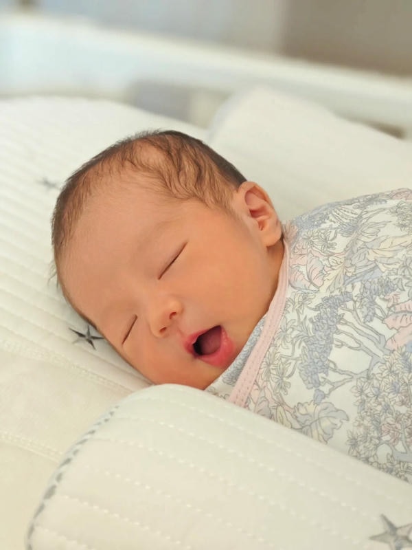 hình ảnh em bé sơ sinh dễ thương 4