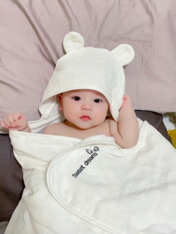 hình ảnh em bé sơ sinh dễ thương 6