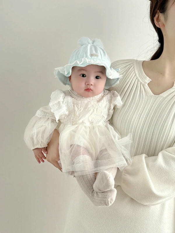 hình ảnh em bé sơ sinh dễ thương 8