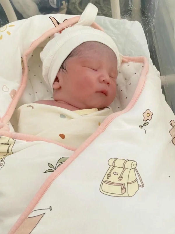 hình ảnh em bé sơ sinh dễ thương 9