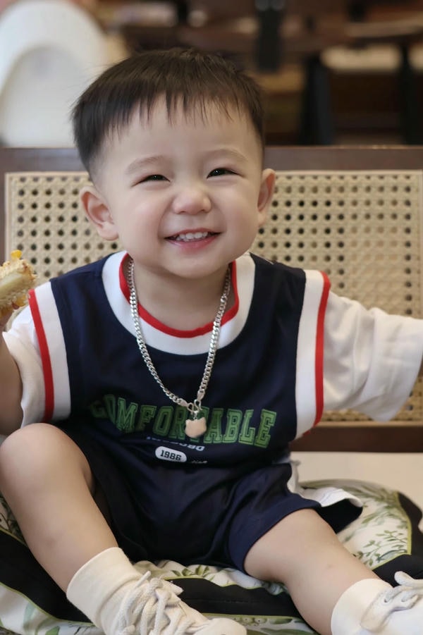 hình ảnh em bé trai dễ thương 1