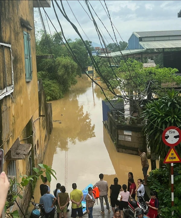 hình ảnh lũ lụt 11