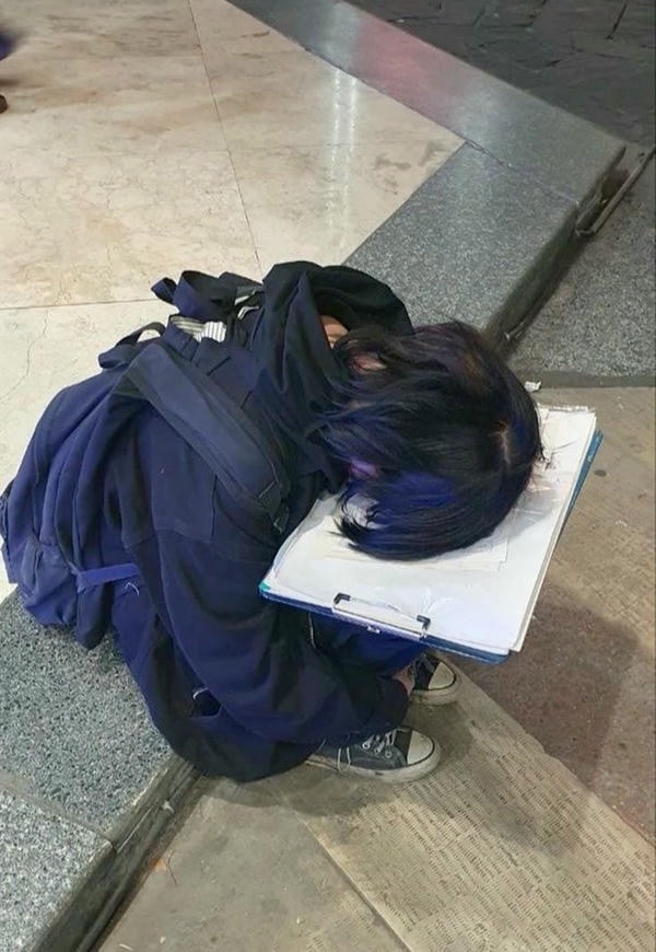 hình ảnh mệt mỏi 8