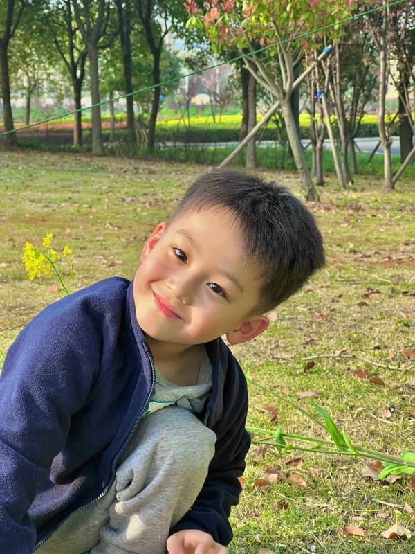 những hình ảnh em bé trai dễ thương