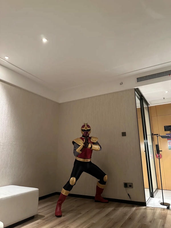 siêu nhân cuồng phong 33