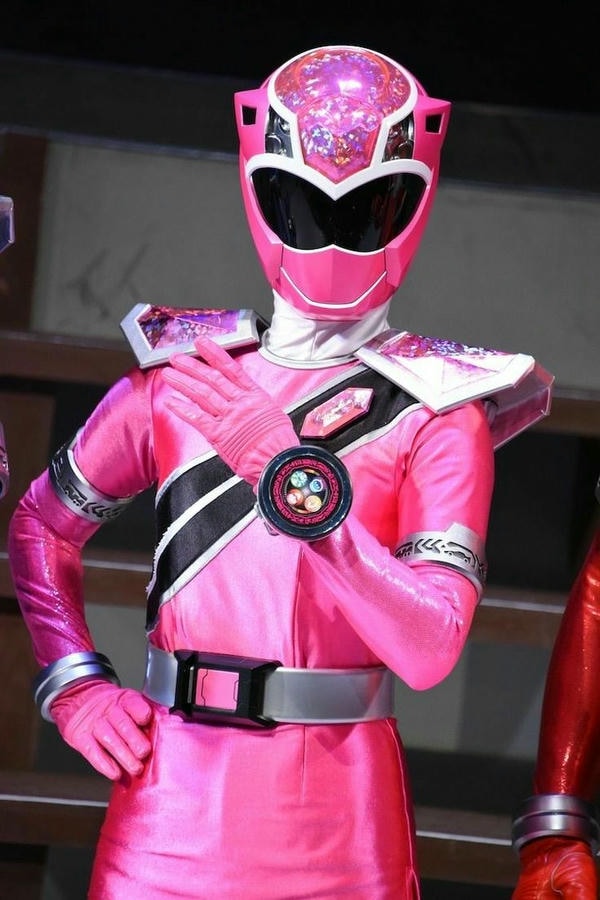 siêu nhân gao hồng 4