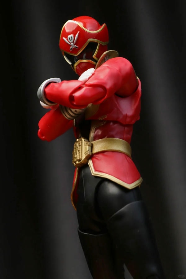 siêu nhân hải tặc 19