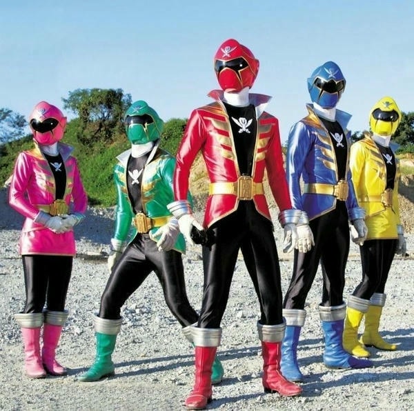 siêu nhân hải tặc 9