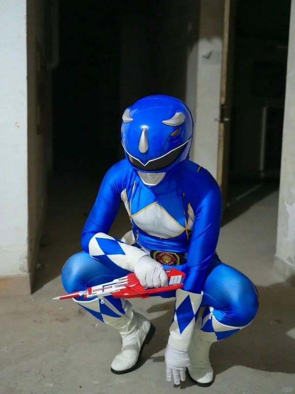 siêu nhân khủng long 24