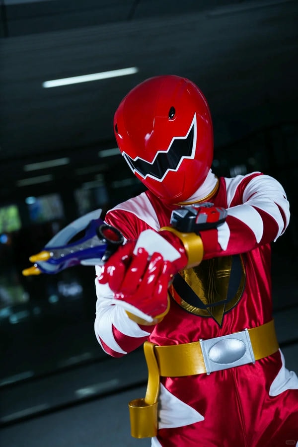 siêu nhân khủng long 6