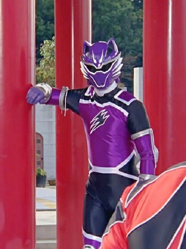 siêu nhân mãnh thú 18