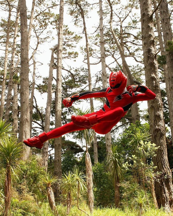 siêu nhân mãnh thú 2