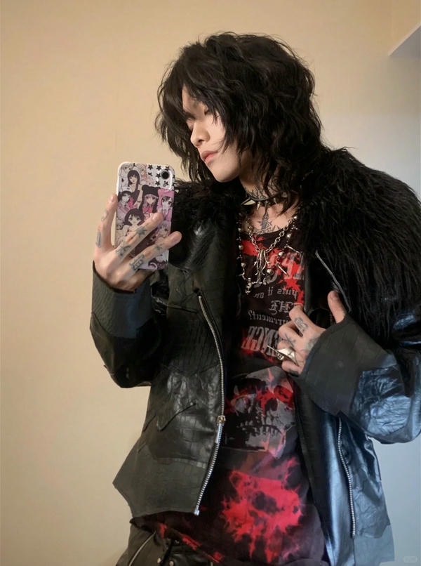 tạo dáng chụp ảnh trước gương nam 2