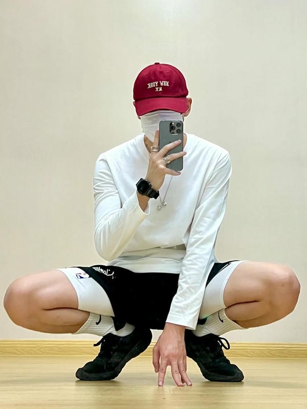 tạo dáng chụp ảnh trước gương nam 21