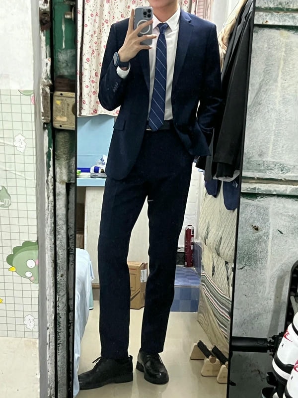 tạo dáng chụp ảnh trước gương nam 5