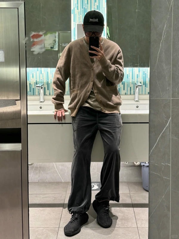 tạo dáng chụp ảnh trước gương nam 9