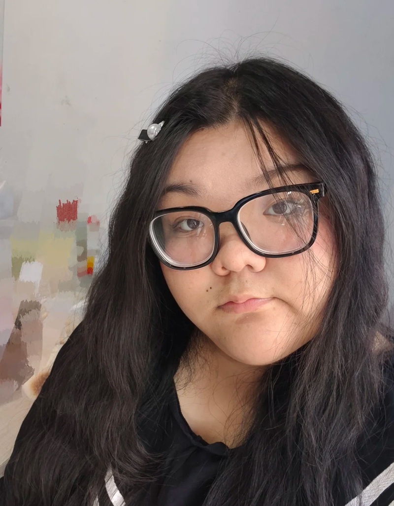 ảnh gái selfie với gương mặt ngơ ngác đáng yêu