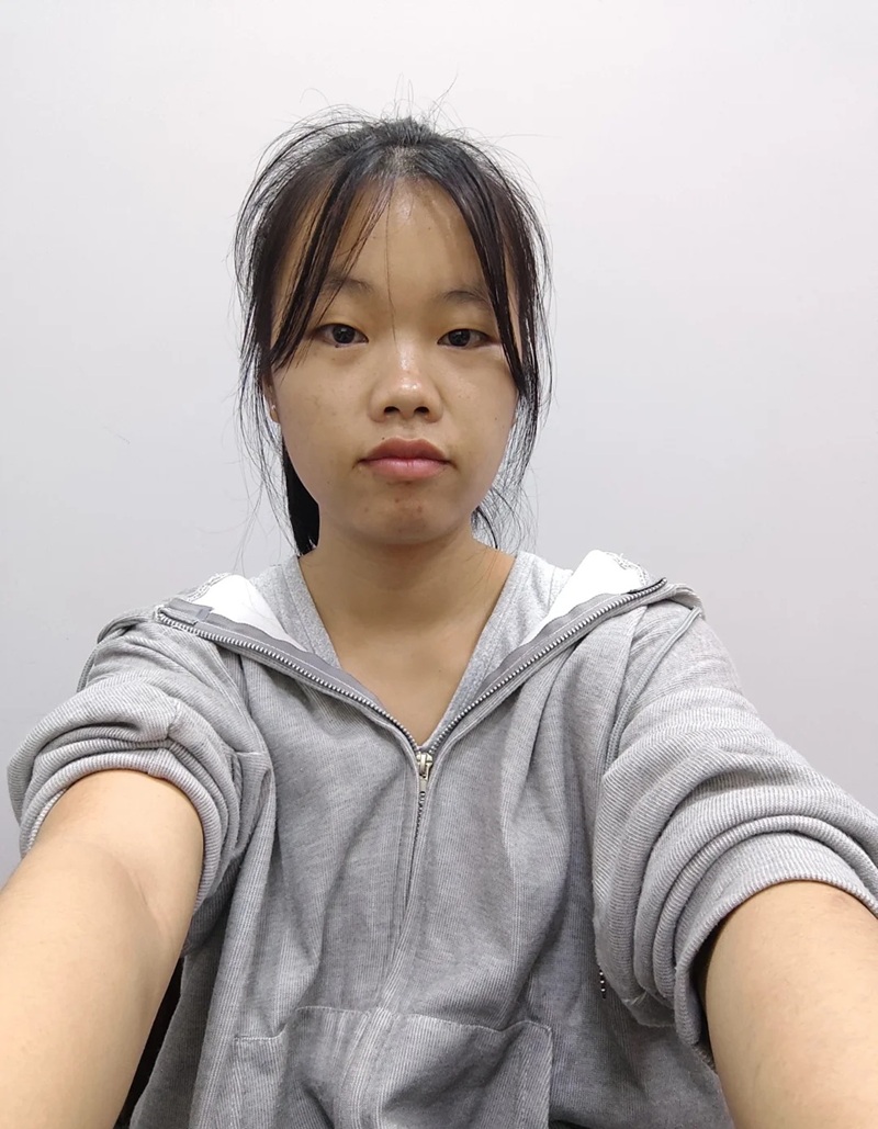 ảnh gái selfie với gương mặt mệt mỏi vui nhộn