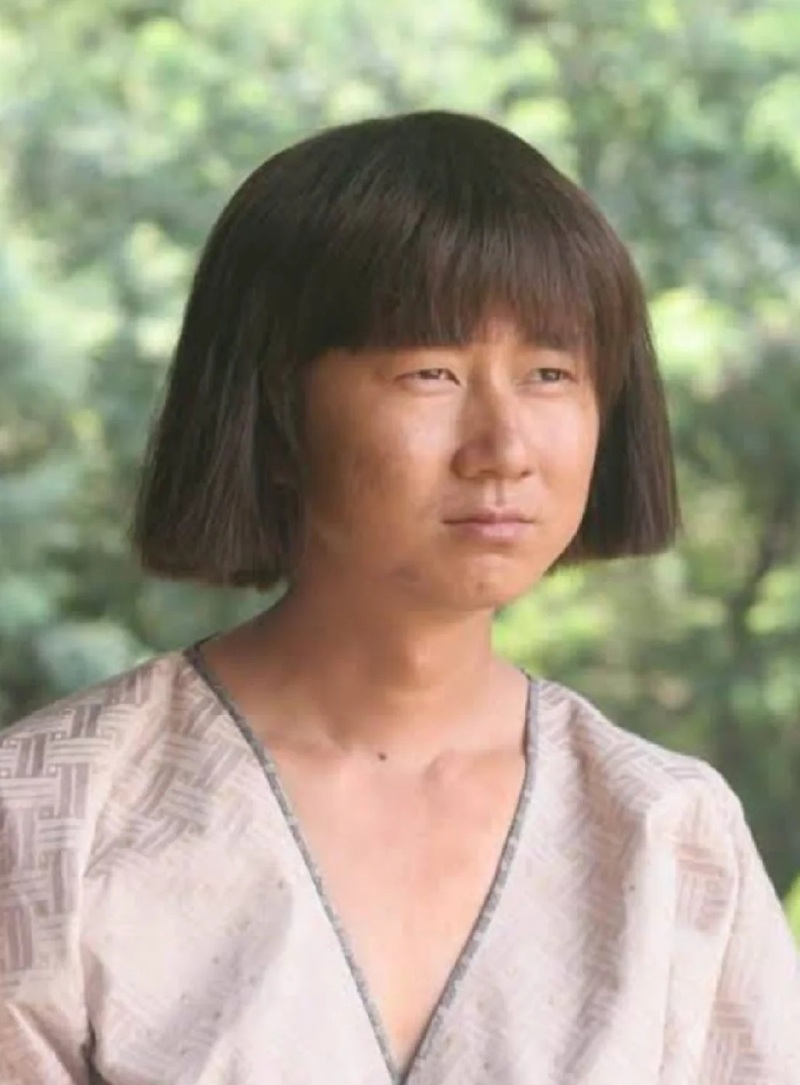 ảnh cô gái tóc bob với biểu cảm “đơ” đáng yêu