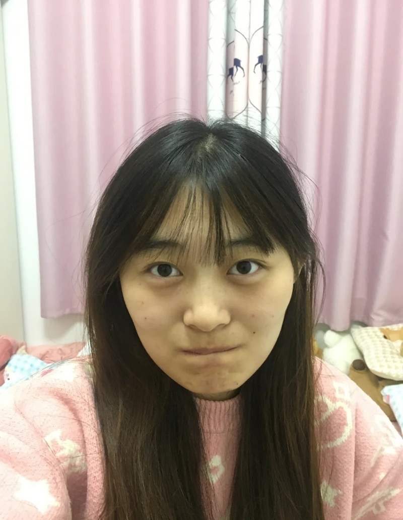 ảnh cô gái đeo kính tạo dáng dễ thương vui nhộn