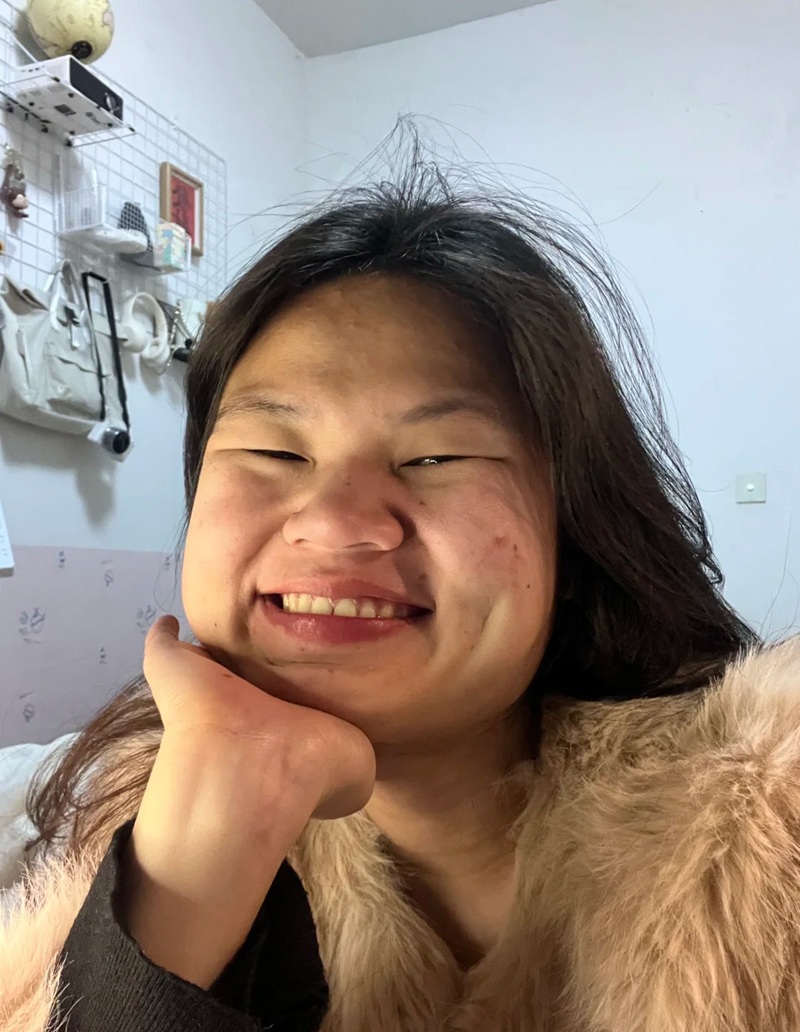 ảnh gái xấu nhăn mặt trong khoảnh khắc vui vẻ