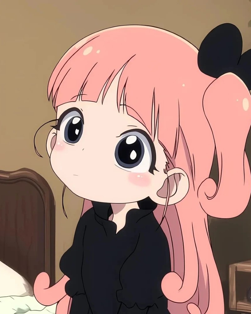 ảnh gái xinh anime tóc hồng đội mũ đen mỉm cười