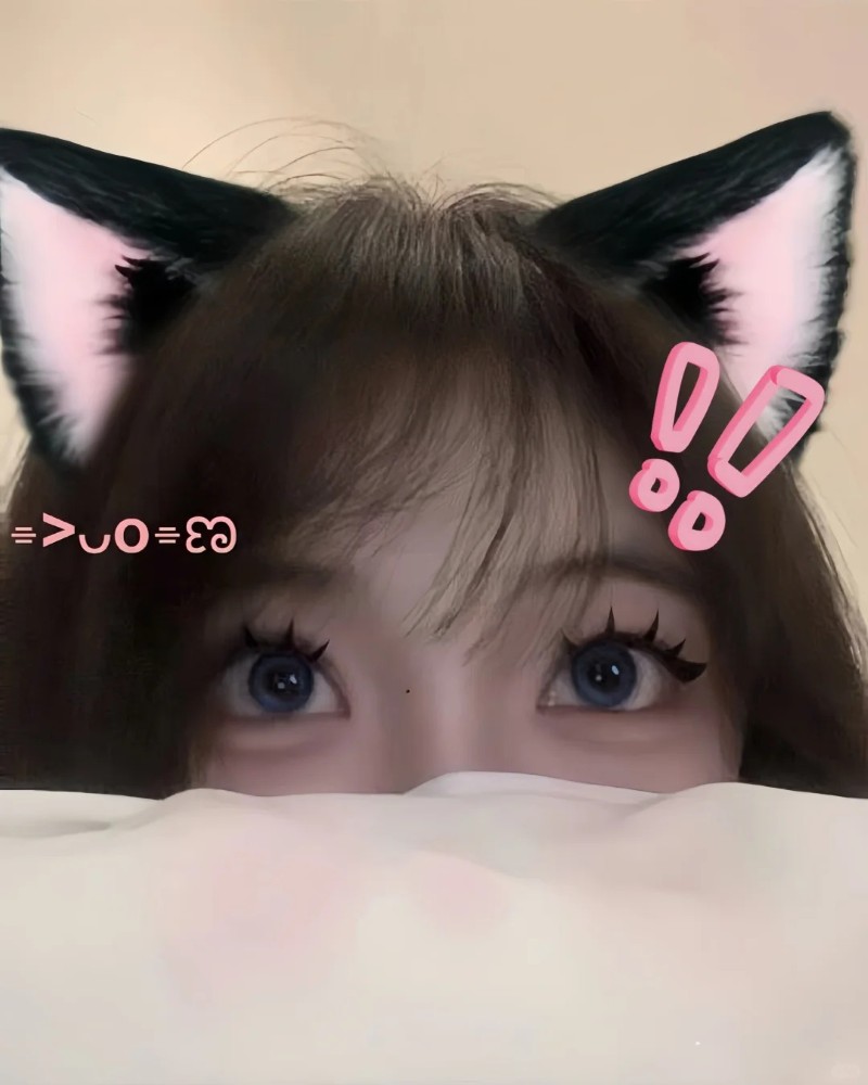 ảnh gái xinh đeo tai mèo với đôi mắt to đáng yêu