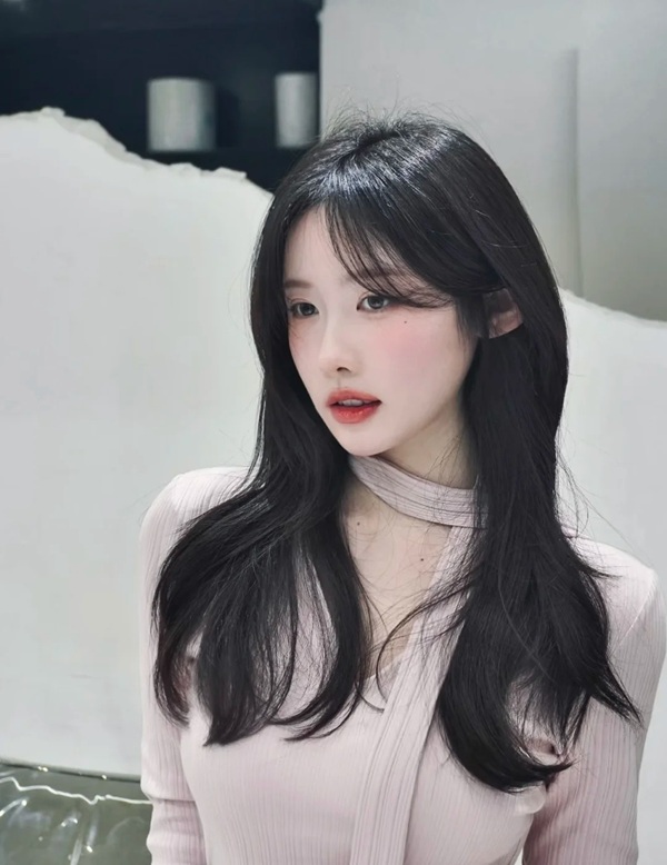 ảnh gái xinh tóc ngang vai 2k3 trong bộ váy trắng tinh tế