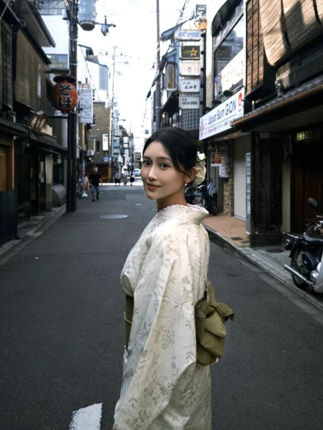 bước đi trong con hẻm nhỏ