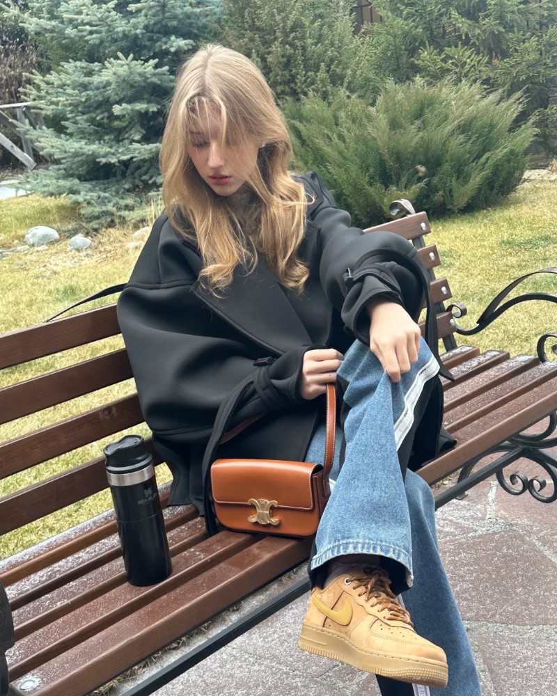 người mẫu phong cách đời thường giản dị