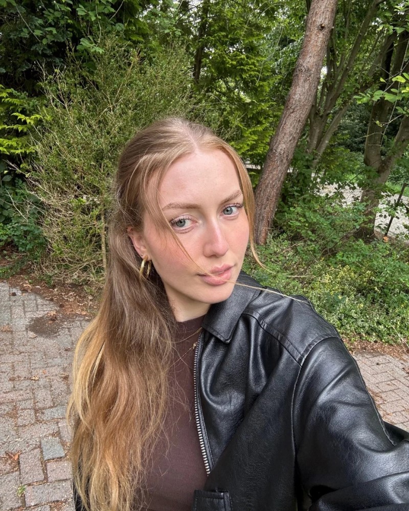 người đẹp châu Âu tạo dáng