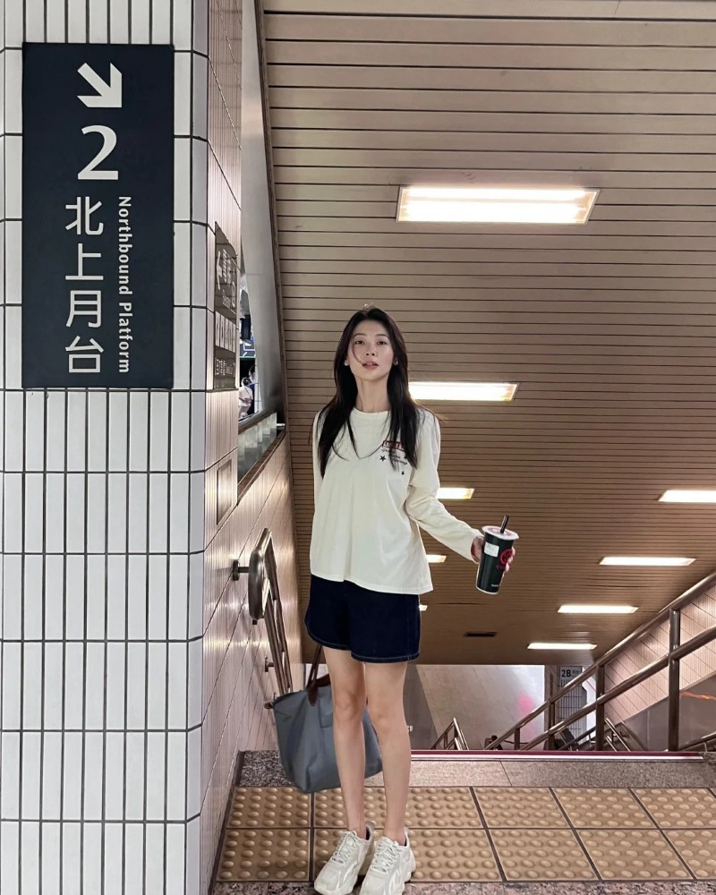 Khoảnh khắc chụp ảnh đời thường tại trung tâm thương mại